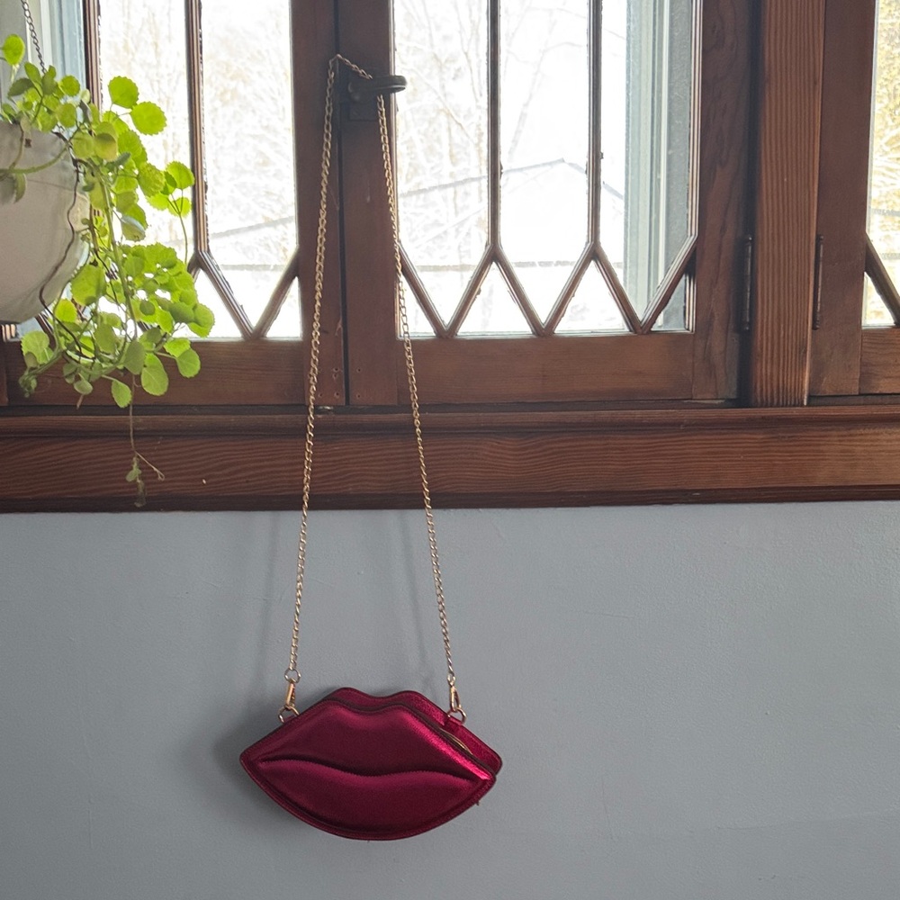 Chic Lip-Shaped Pink Crossbody Bag